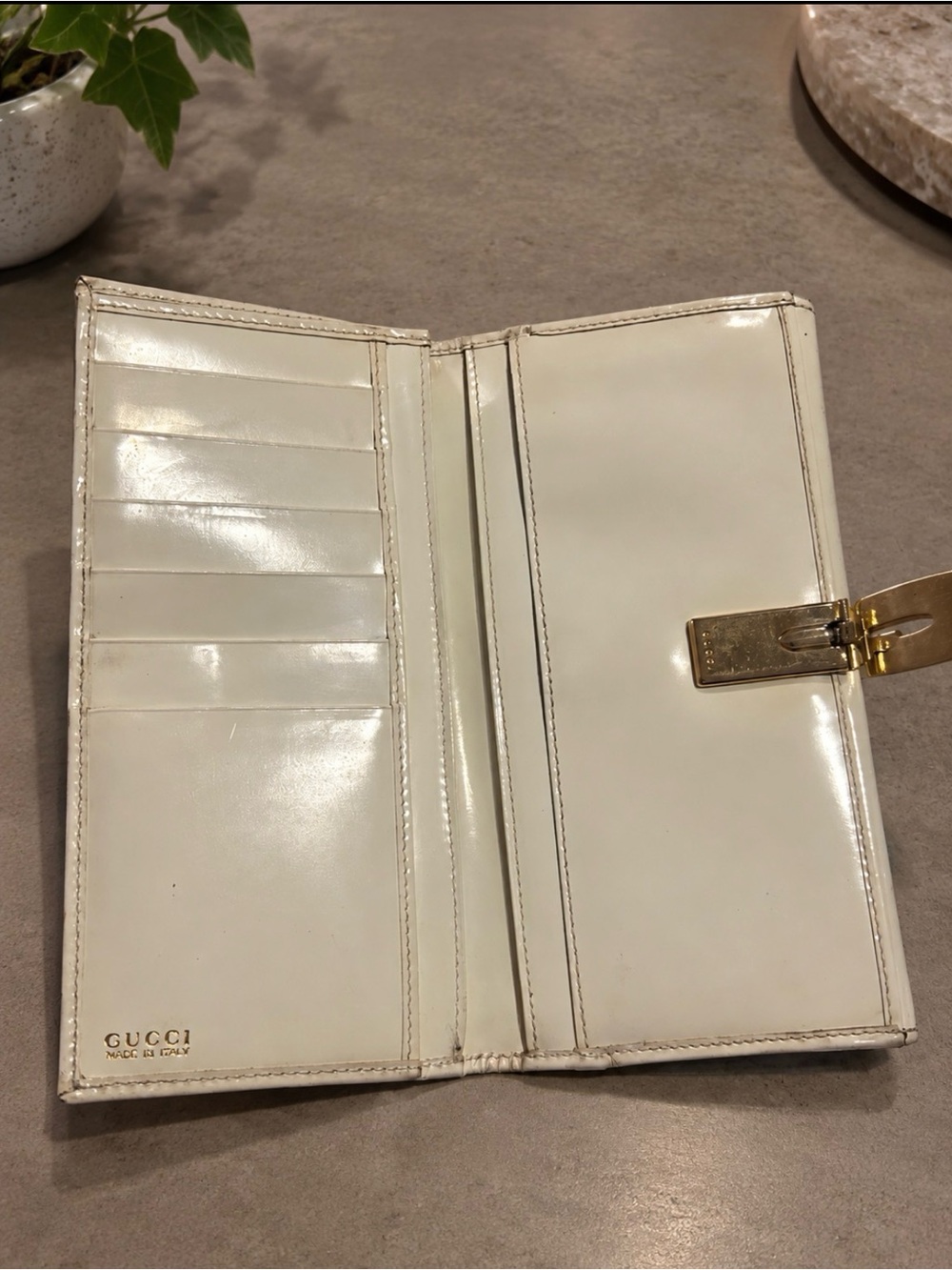 GUCCI Ivory Patent Vintage Leather WALLET - Picture 2 of 10